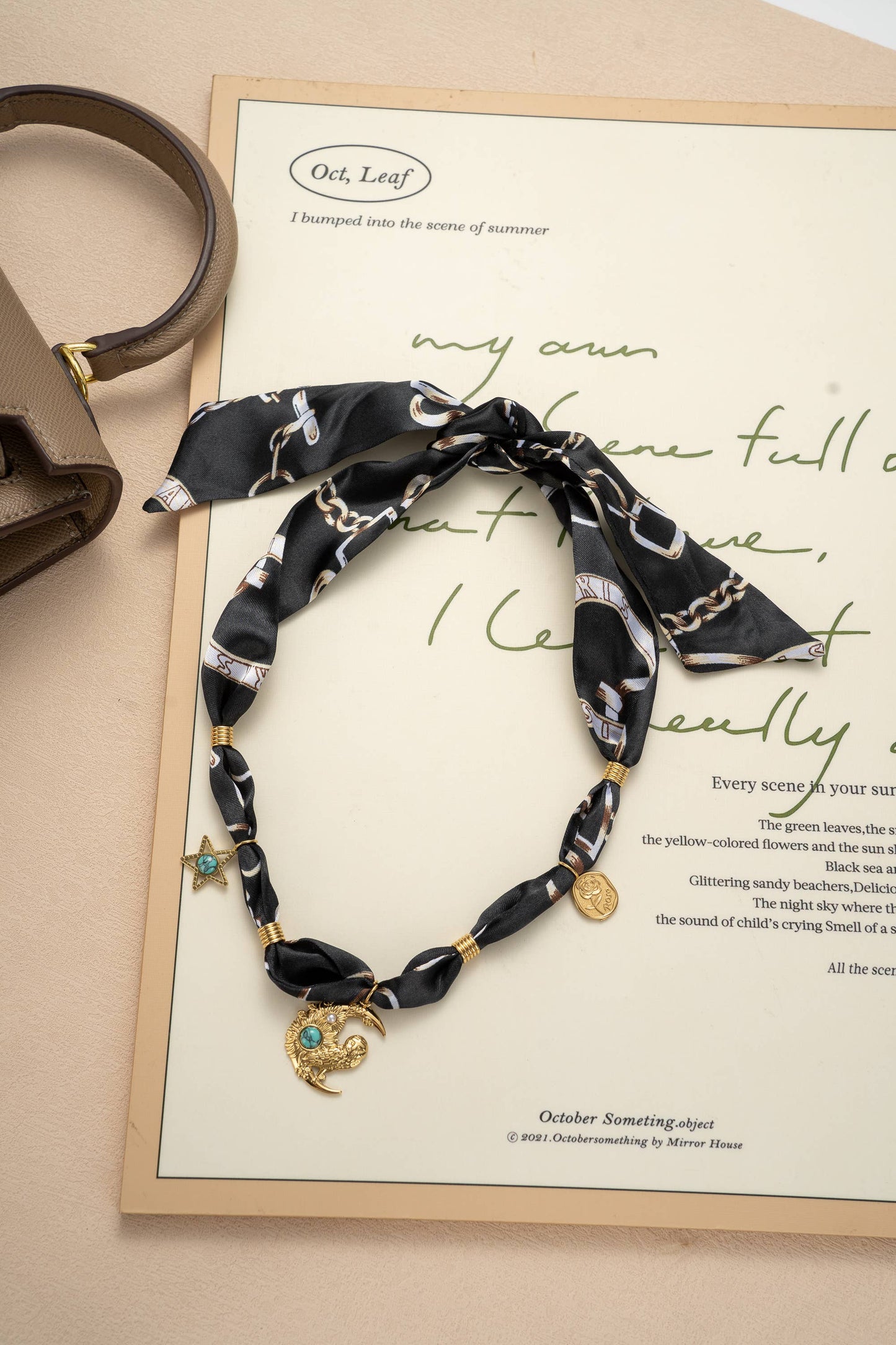 Collier foulard bohème chic noir & doré CARLA