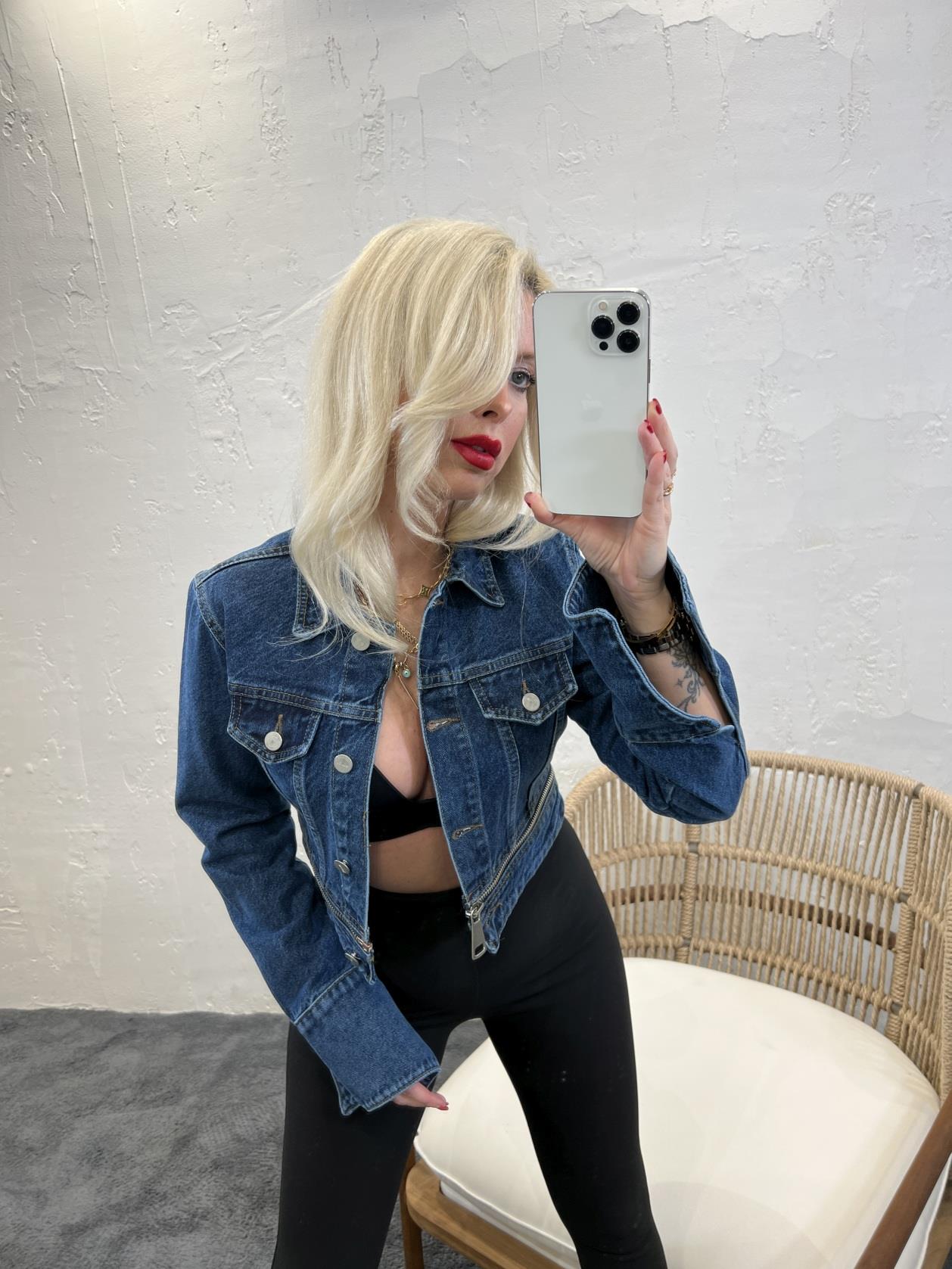 Veste en Jean Femme “Évasion Chic” – Courte & Manches Évasées