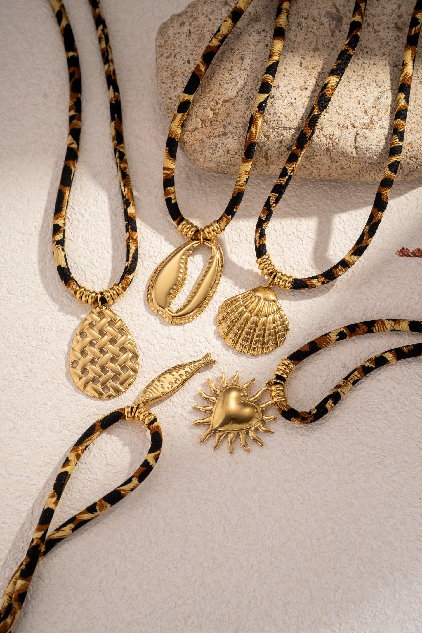 Collier cœur ensoleillé plaqué or avec